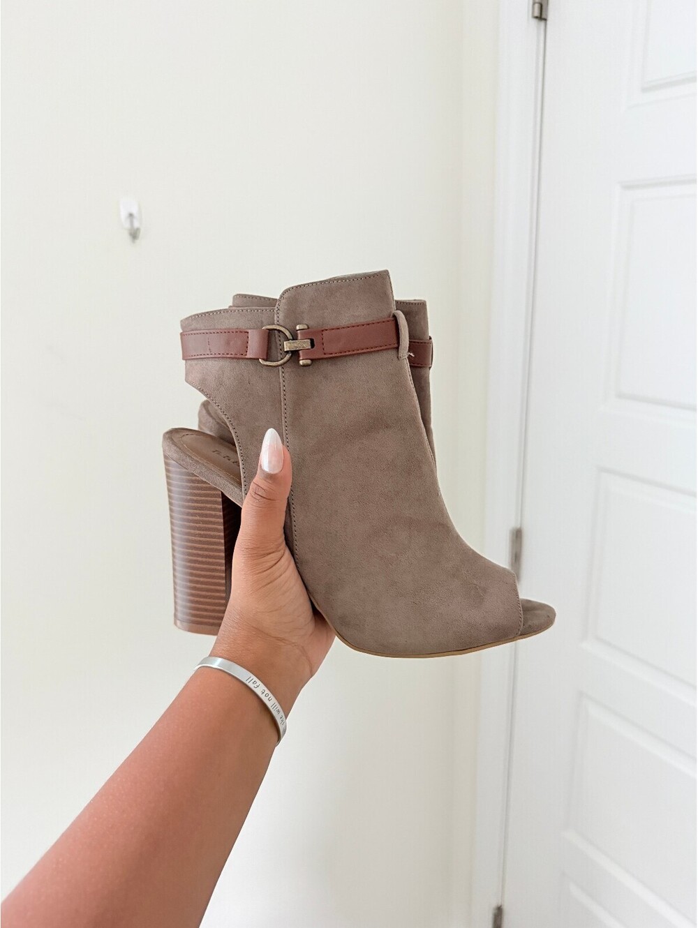Bamboo Women’s Size 10 Taupe Peep Toe Block Heel Ankle Booties Buckle Zip